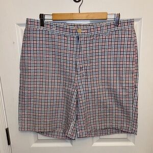 Men’s vineyard vines shorts size 36